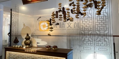 紅色紀念館展示內(nèi)容中，如何進行人物塑造與故事敘述？